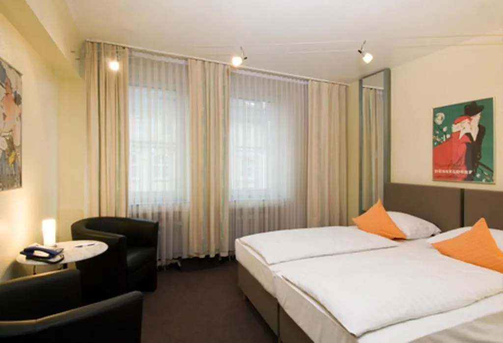Hotel Monopol City Centre Дюссельдорф 3*,